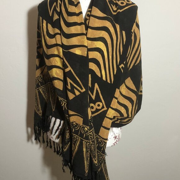 ✨ Statement Black & Gold Tribal Print Shawl Wrap – Boho Luxe & Versatile - Picture 7 of 11